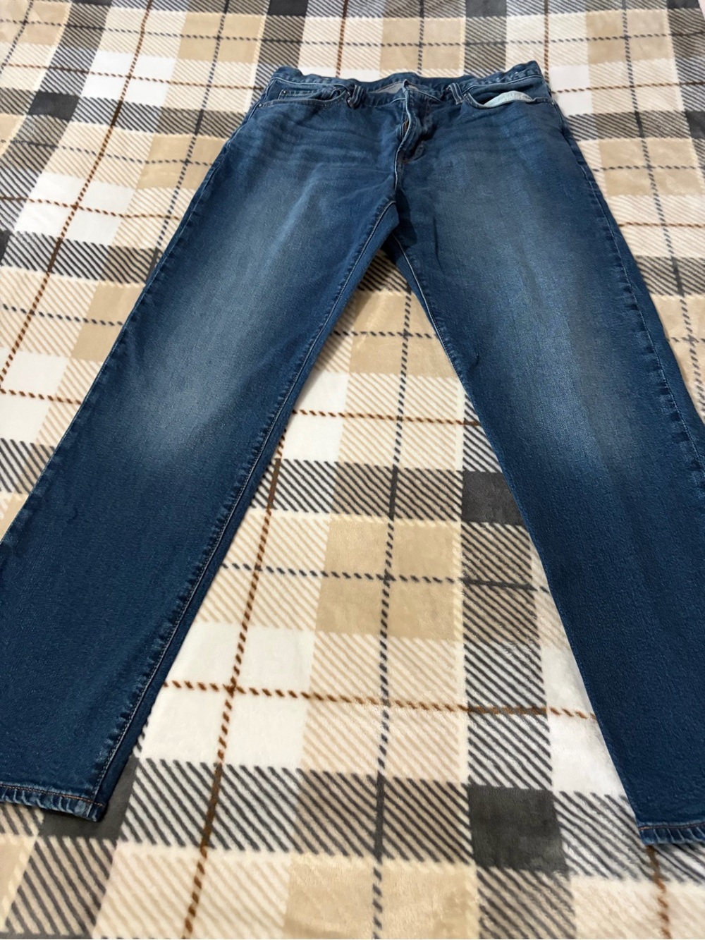 GAP Men’s Straight Jeans in Medium Blue Wash